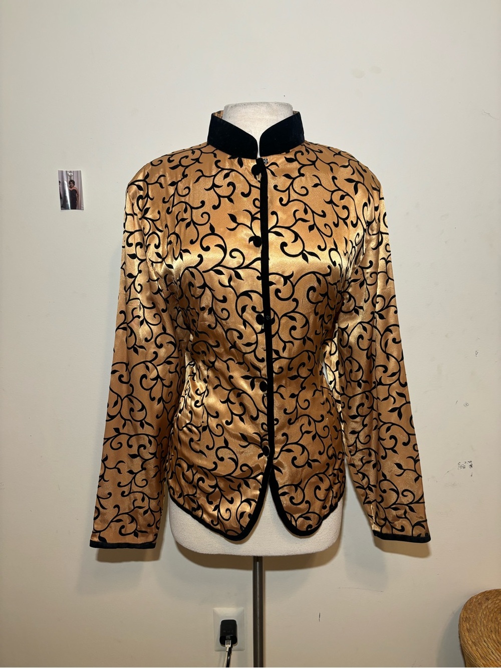 Gold Scroll Jacquard Mandarin-Collar blouse